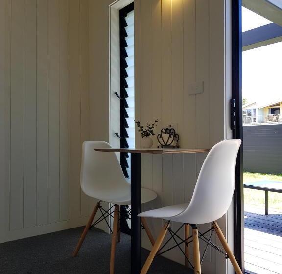 חדר סטנדרט נוף לגינה, Admiral Waters