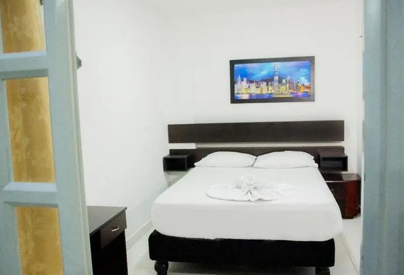 Standard Yhden Hengen Huone, Palms Central