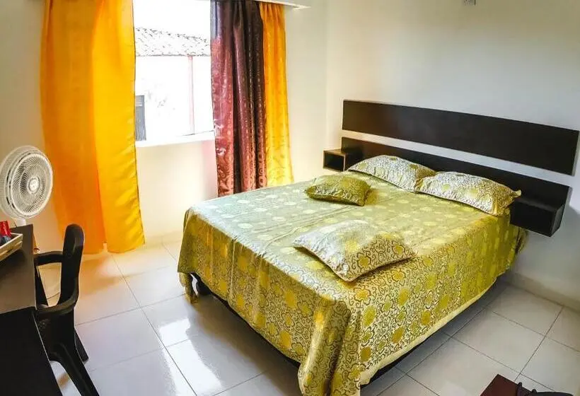Standard Yhden Hengen Huone, Palms Central