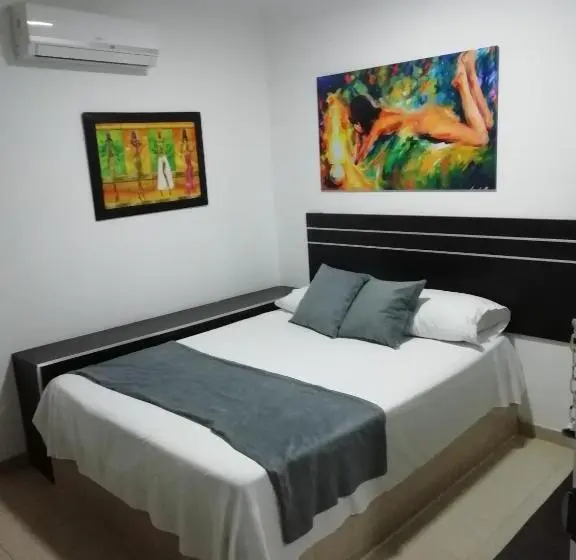 Standard Yhden Hengen Huone, Palms Central