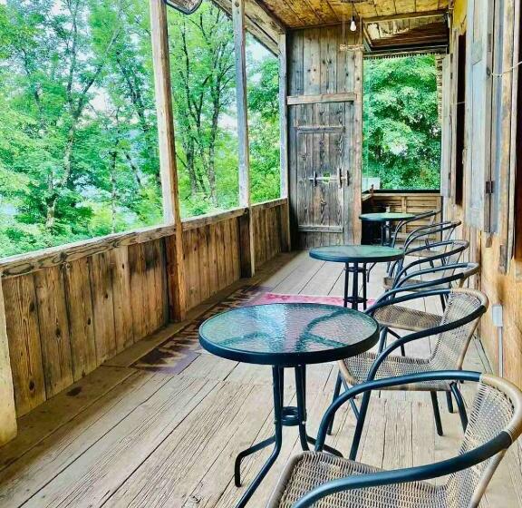 اتاق عادی, Wine Space