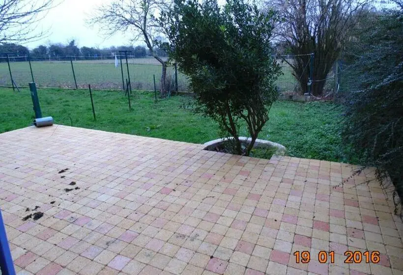 Talo 3 Makuuhuonetta, Gite Le Clos Constance