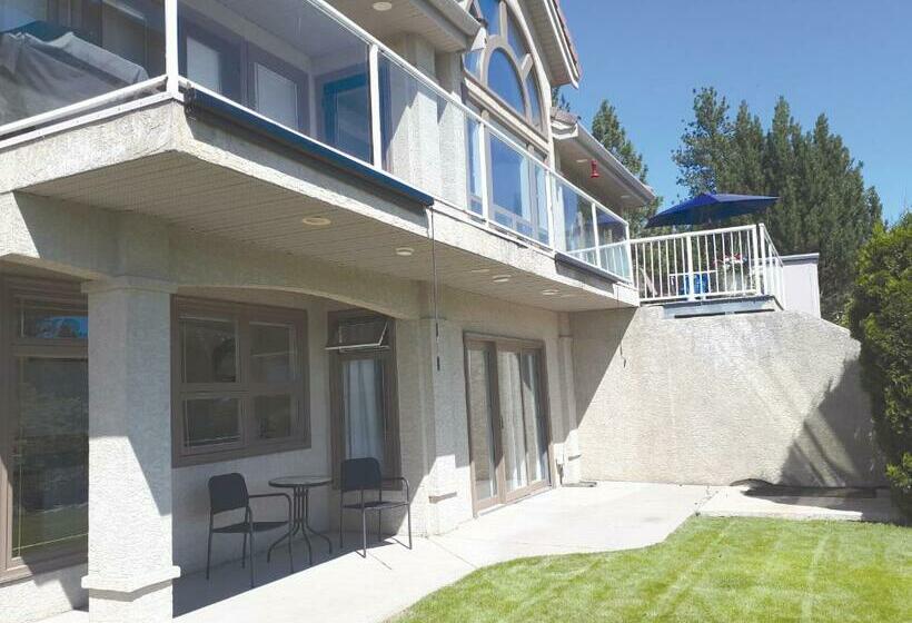 غرفة قياسية مزوَّدة بشُرفة, Quail Ridge