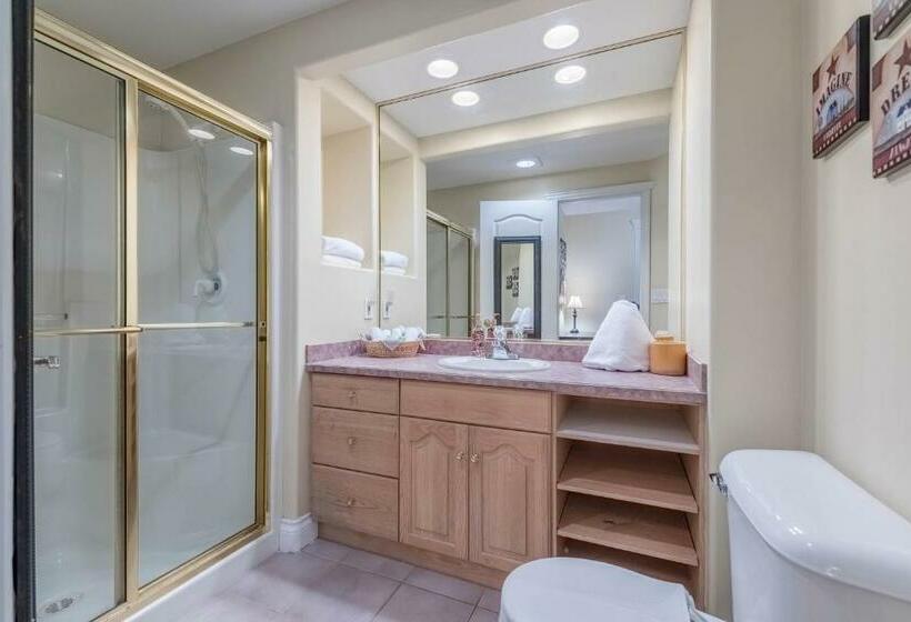 غرفة قياسية مزوَّدة بشُرفة, Quail Ridge