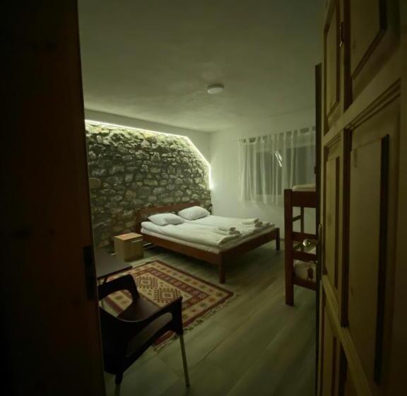 اتاق استاندارد چهار تخته, Riverside Guesthouse