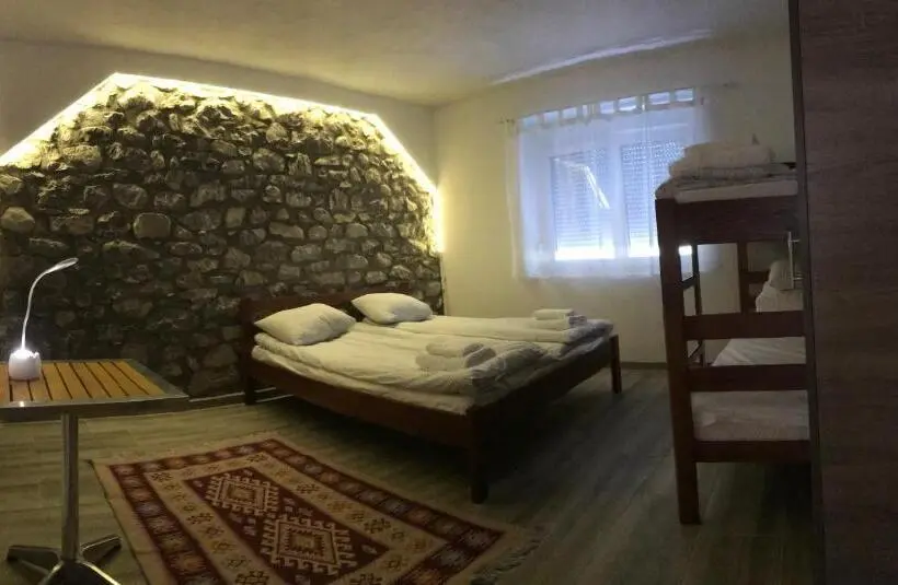 اتاق استاندارد چهار تخته, Riverside Guesthouse