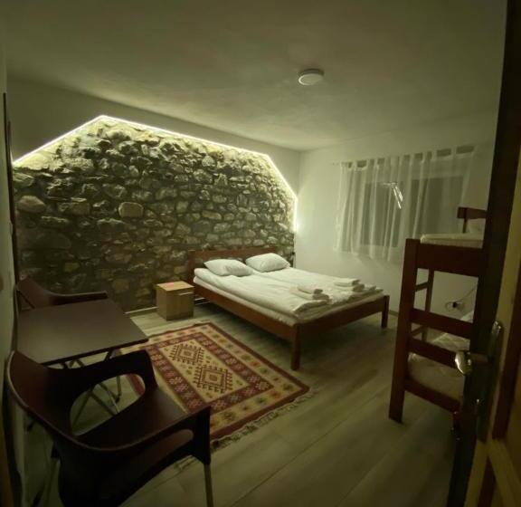 اتاق استاندارد چهار تخته, Riverside Guesthouse