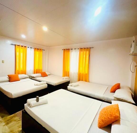 חדר משפחתי, Vicente Aguirre Rooms