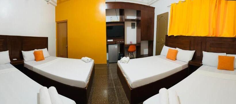 חדר משפחתי, Vicente Aguirre Rooms