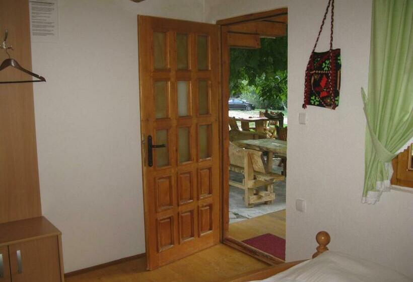 بانگلوی استاندارد, Apartments Izvor Lisine