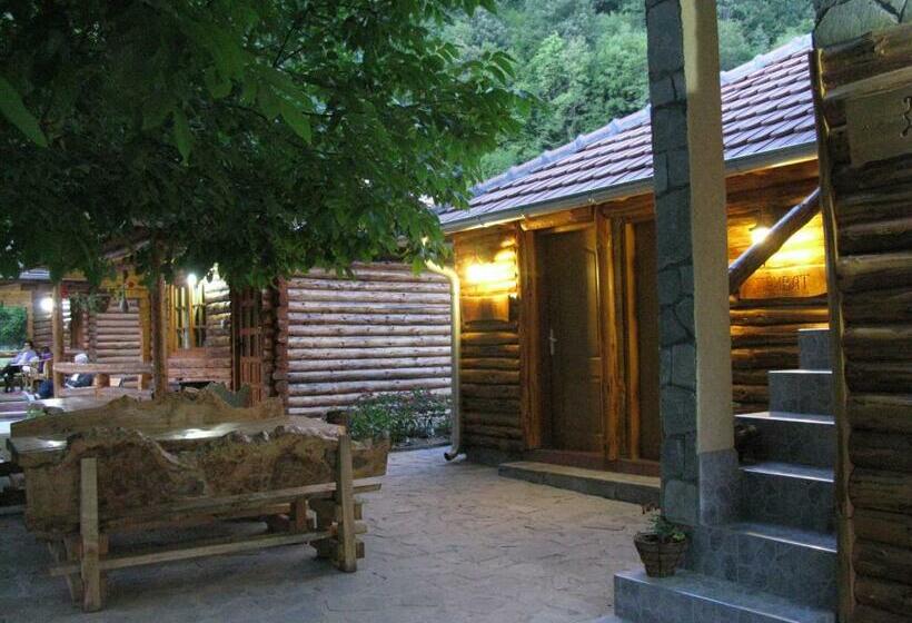 بانگلوی استاندارد, Apartments Izvor Lisine