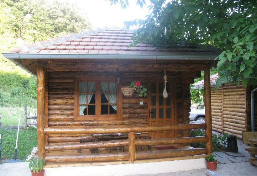 بانگلوی استاندارد, Apartments Izvor Lisine