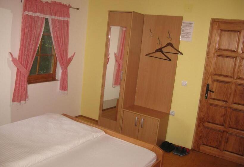 اتاق استاندارد با چشم‌انداز کوهستان, Apartments Izvor Lisine