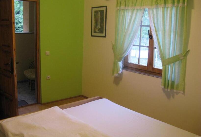 اتاق استاندارد با چشم‌انداز کوهستان, Apartments Izvor Lisine