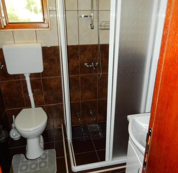 اتاق استاندارد سه تخته با بالکن, Apartments Izvor Lisine