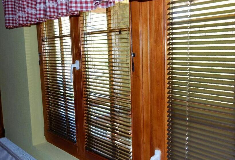 اتاق استاندارد سه تخته با بالکن, Apartments Izvor Lisine