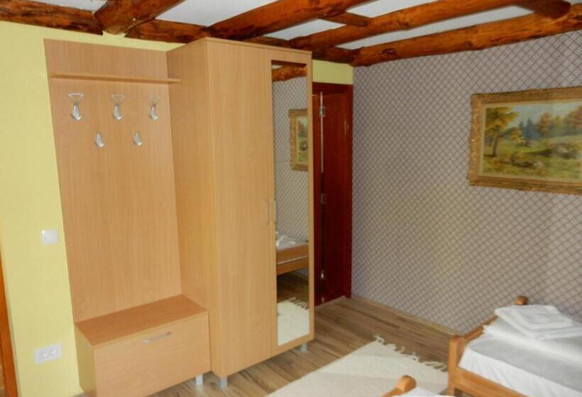 اتاق استاندارد سه تخته با بالکن, Apartments Izvor Lisine