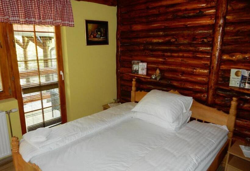 اتاق استاندارد چهارنفره با بالکن, Apartments Izvor Lisine