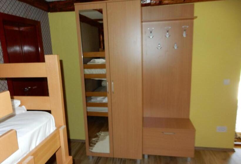 اتاق استاندارد چهارنفره با بالکن, Apartments Izvor Lisine