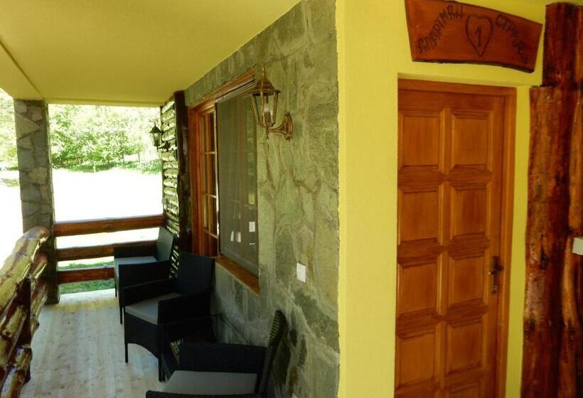 اتاق استاندارد چهارنفره با بالکن, Apartments Izvor Lisine