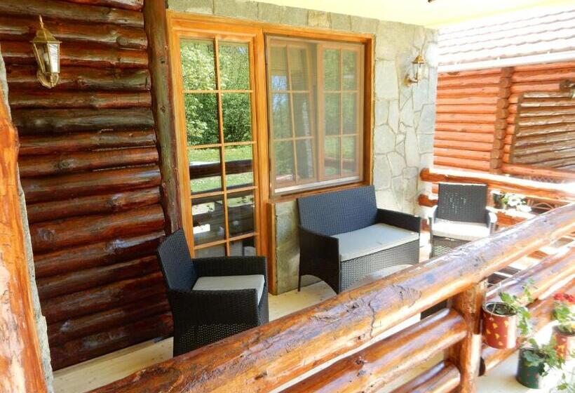 اتاق استاندارد چهارنفره با بالکن, Apartments Izvor Lisine