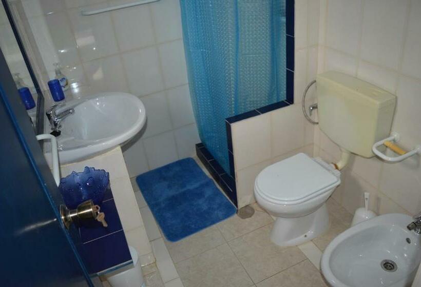 StandaardKamer, Yacht Club Sal