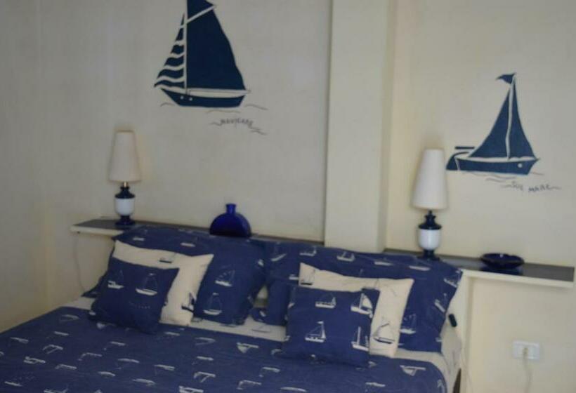 StandaardKamer, Yacht Club Sal