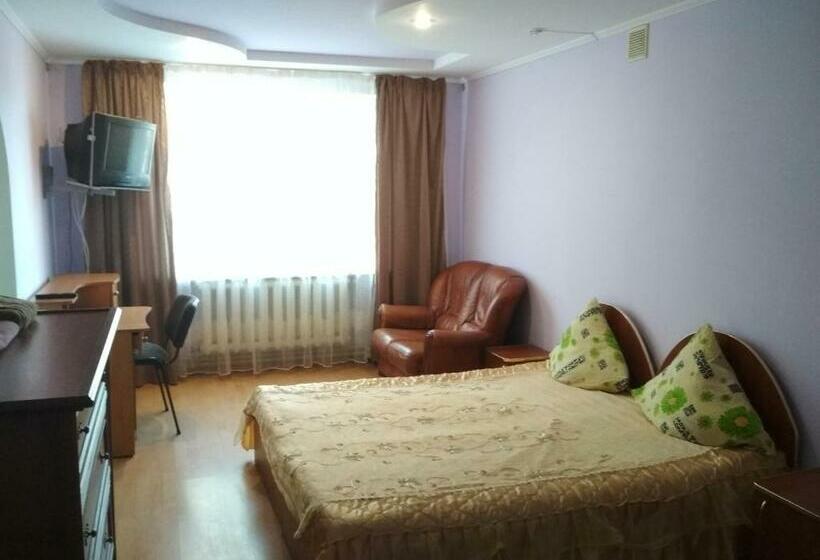 带阳台套房, удеч