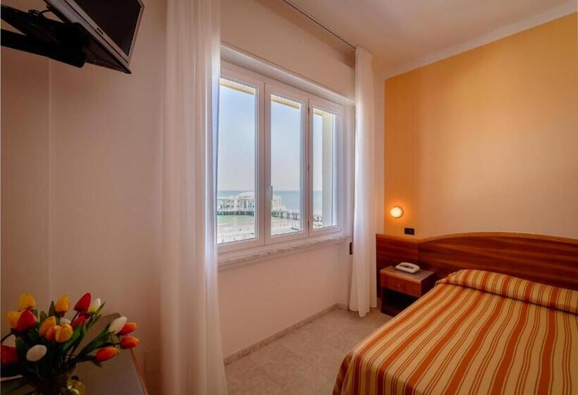 غرفة قياسية رباعية مطلة على البحر, De La Ville