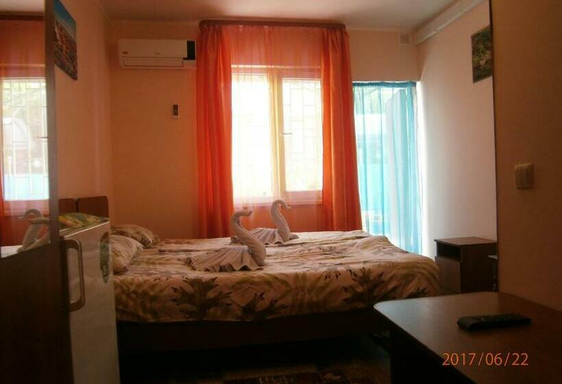 اتاق استاندارد سه نفره, Guest House Barhatniy Sezon