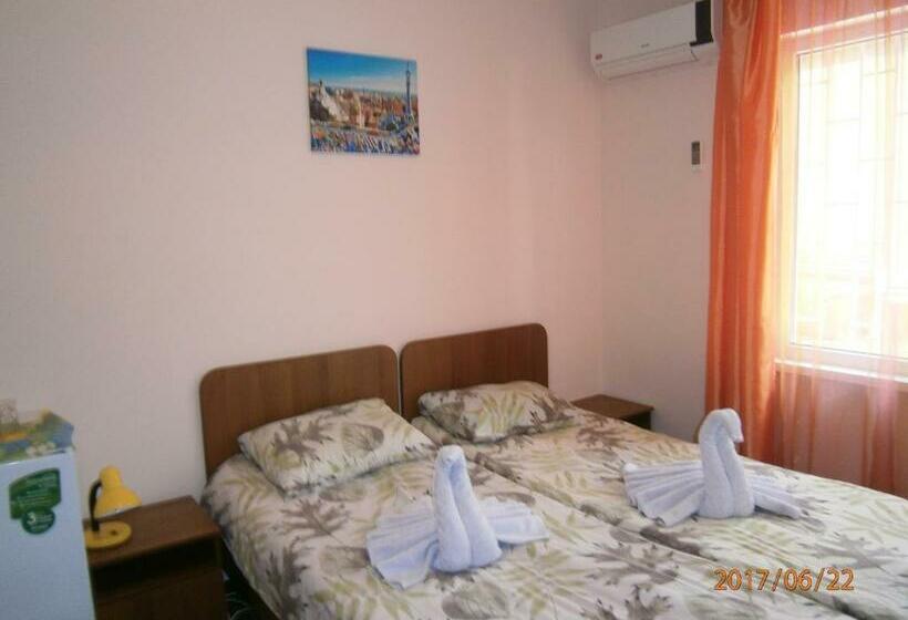 اتاق استاندارد سه نفره, Guest House Barhatniy Sezon