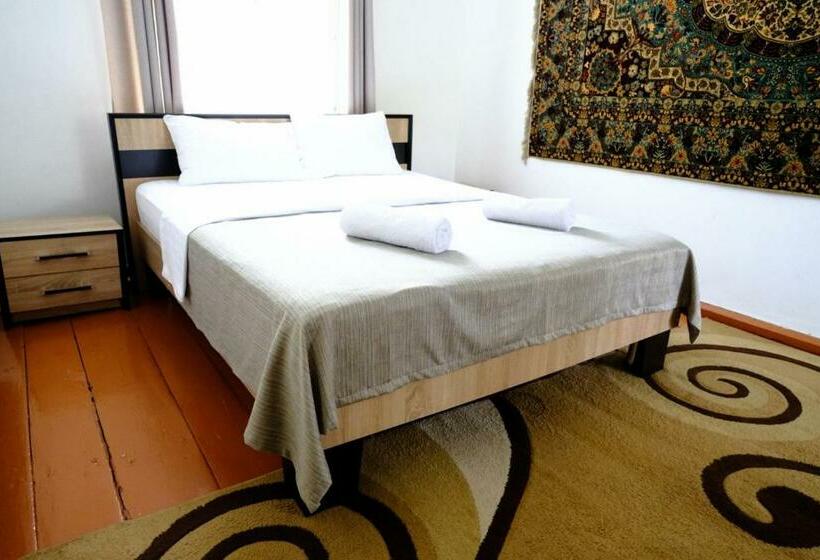 اتاق استاندارد با سرویس بهداشتی مشترک, Nazy S Guest House