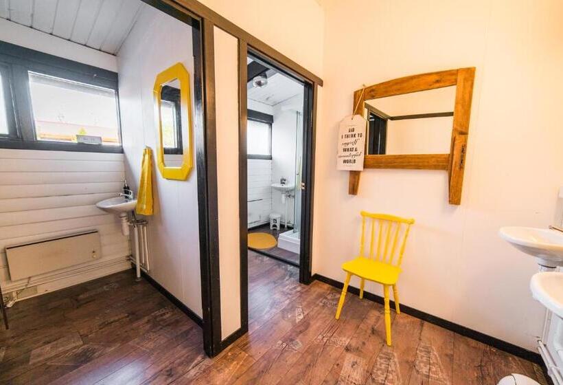 اتاق استاندارد با سرویس بهداشتی مشترک, Geysir Hestar