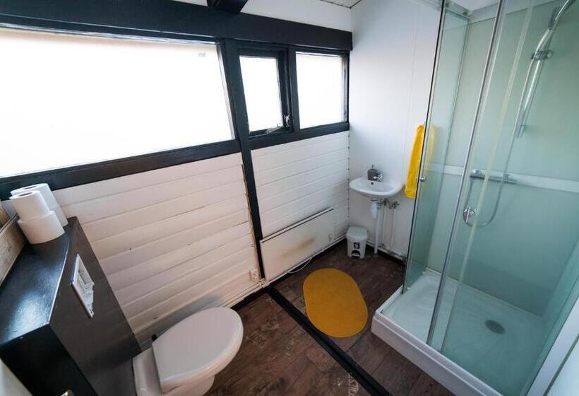 اتاق استاندارد چهارنفره با سرویس بهداشتی مشترک, Geysir Hestar