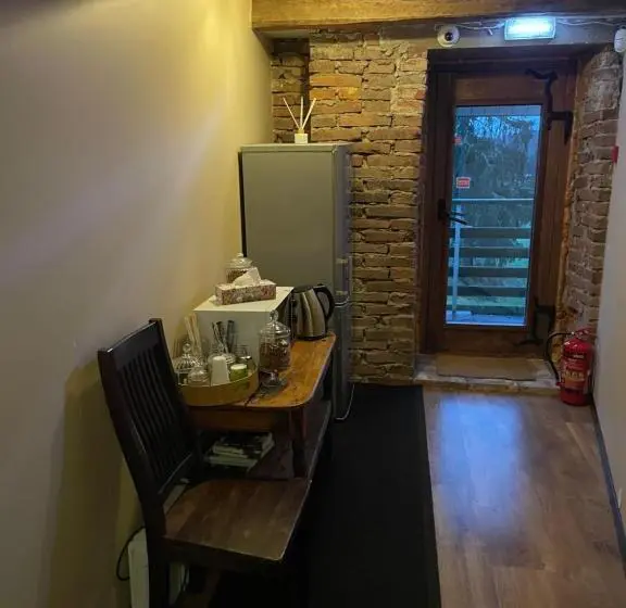 اتاق لوکس با وان آب گرم, Pööni Tavern & Guesthouse