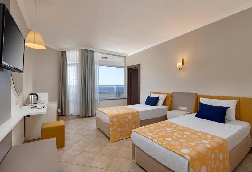 Семейный Номер Боковой Вид на Море, Euphoria Comfort Beach Alanya