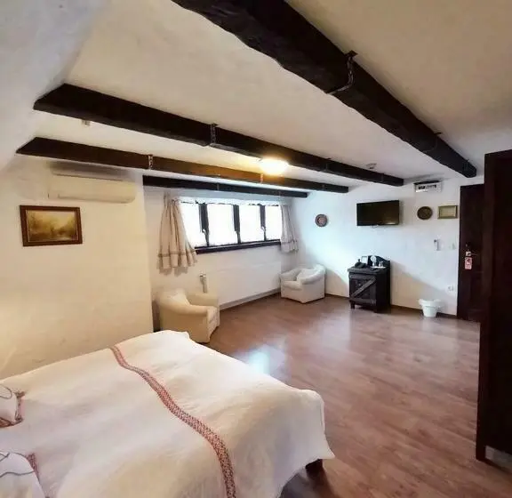 ファミリールーム, Sári Csárda Panzió