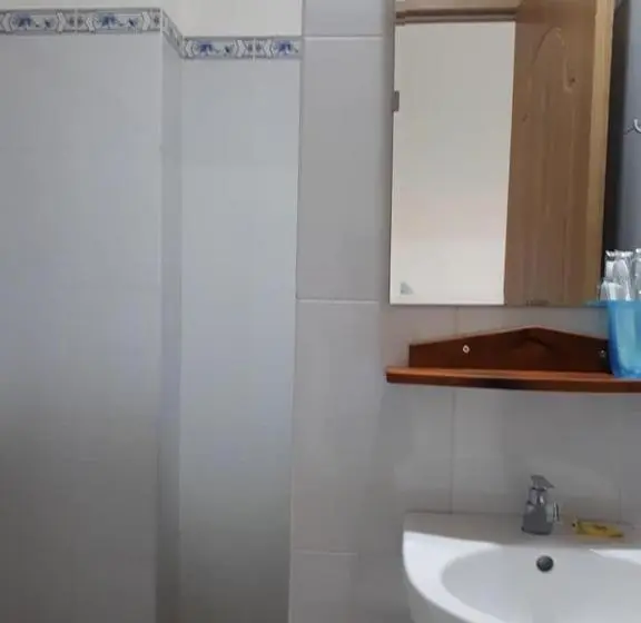 اتاق استاندارد چهار تخته, Hiep Hoa Resort