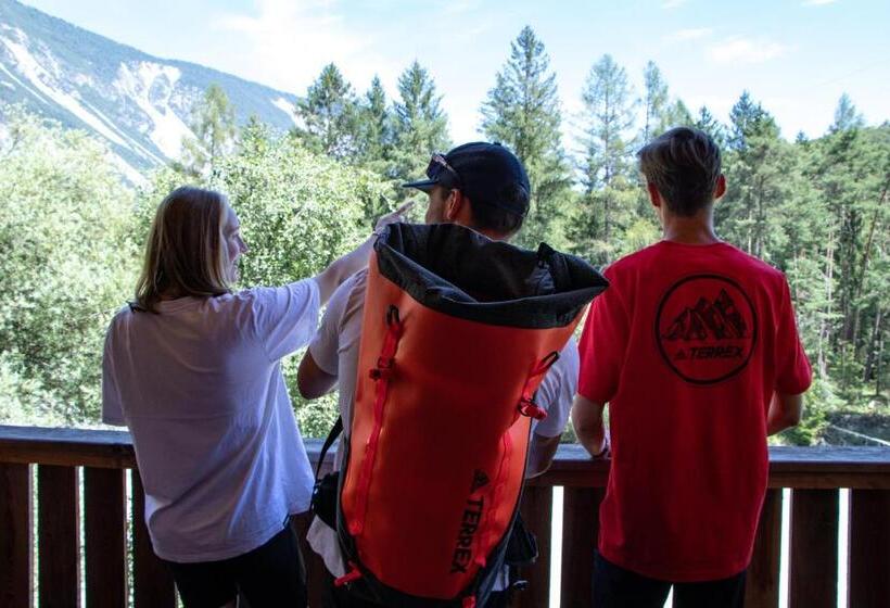 חדר סטנדרט לשלושה, Area 47   Tirol