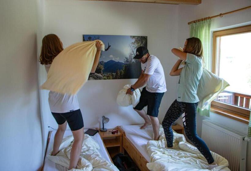 חדר סטנדרט לשלושה, Area 47   Tirol