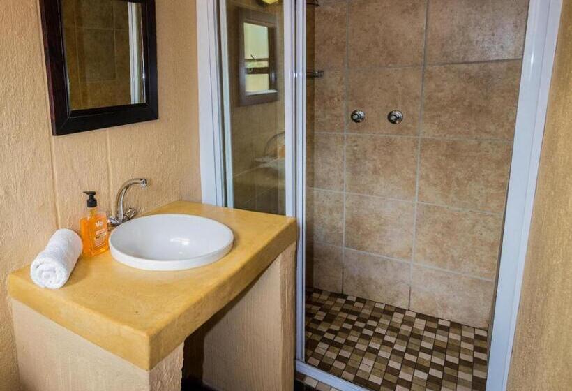 Апартаменты 3 Спальни, Impala Cottage