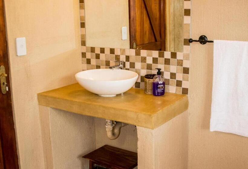 Апартаменты 3 Спальни, Impala Cottage
