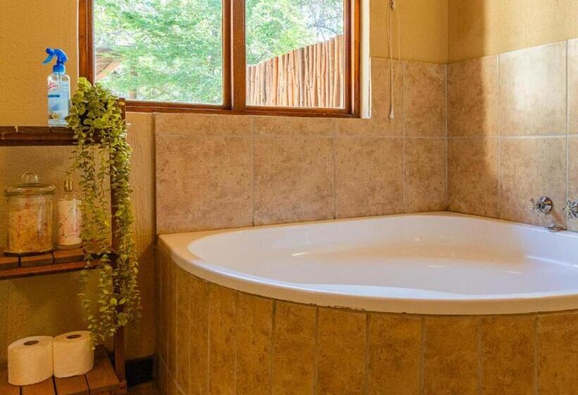 Апартаменты 3 Спальни, Impala Cottage