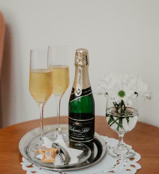 غرفة قياسية مزوَّدة بشُرفة, U Lípy