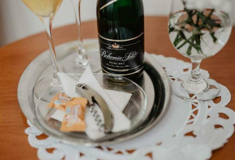 غرفة قياسية مزوَّدة بشُرفة, U Lípy