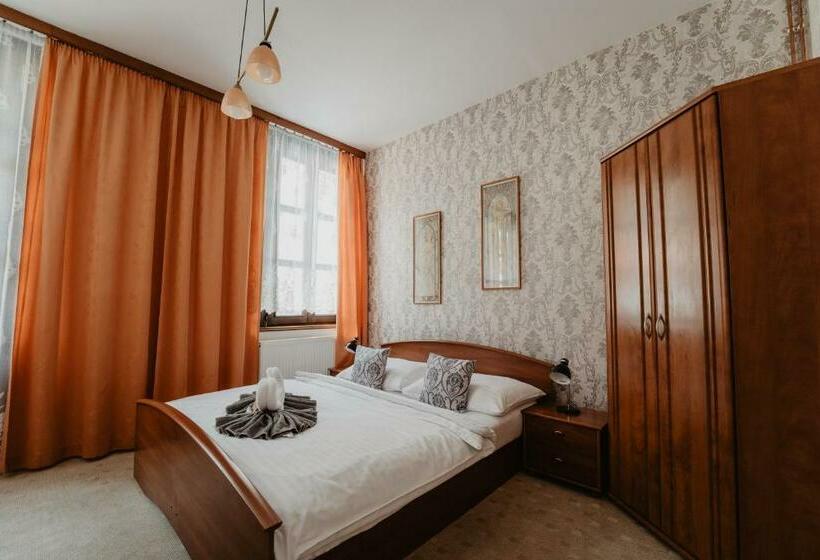 غرفة قياسية مزوَّدة بشُرفة, U Lípy