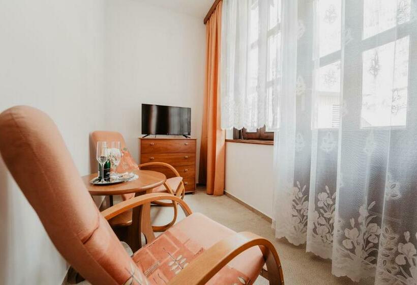 غرفة قياسية مزوَّدة بشُرفة, U Lípy