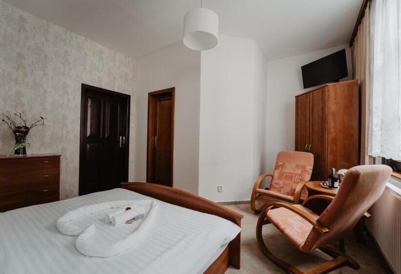 غرفة قياسية مزوَّدة بشُرفة, U Lípy