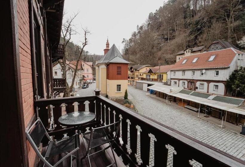 غرفة قياسية مزوَّدة بشُرفة, U Lípy