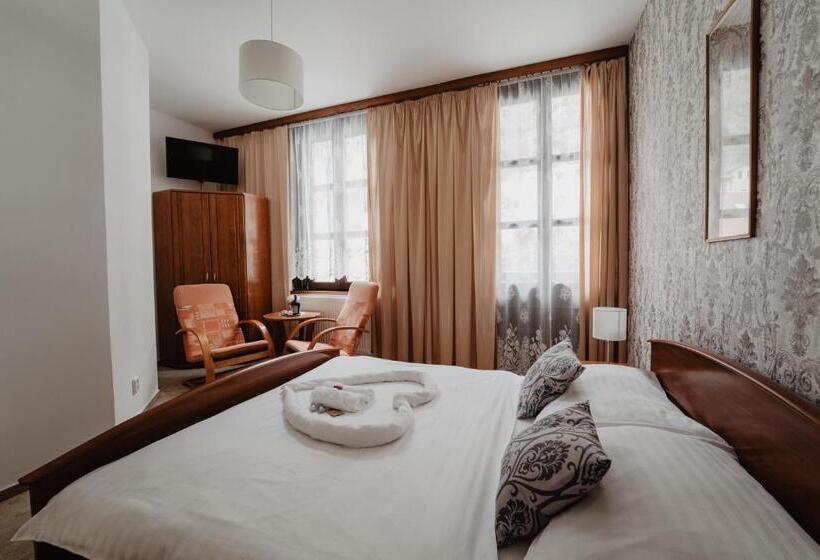 غرفة قياسية مزوَّدة بشُرفة, U Lípy